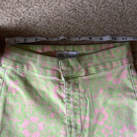Zara High Rise Kick Flare Lime Green and Pink Floral Print Mod Jeans Size 4 - Picture 3 of 8